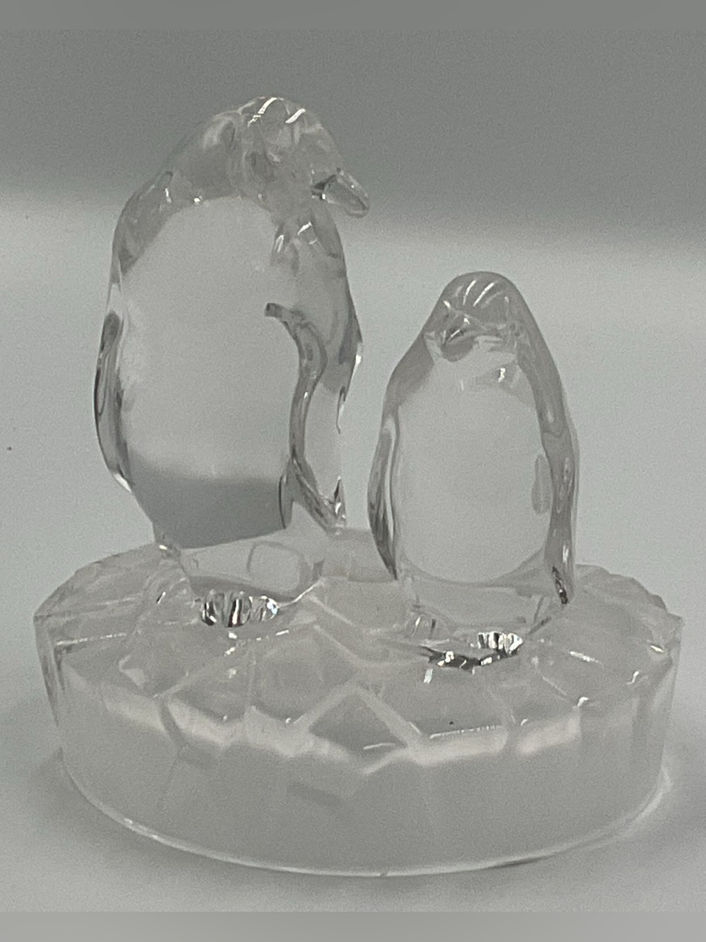 Vintage ROYAL CRYSTAL ROCK RCR 5” Mommy and Baby Penguin Figurine Glass statue